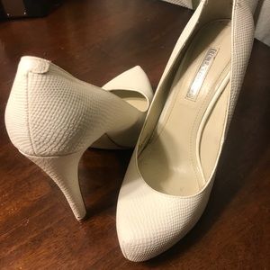 bcbg white pumps